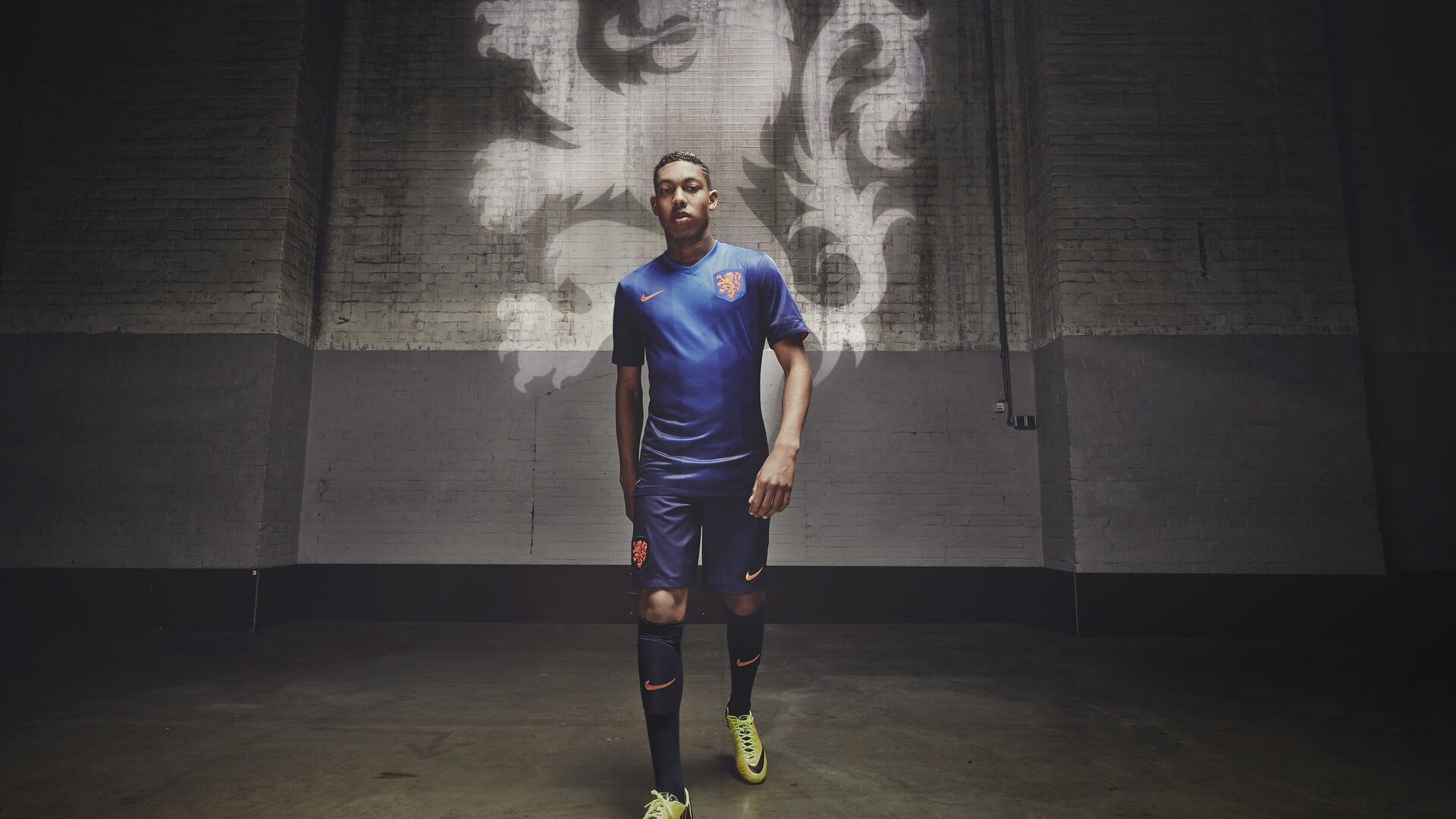 开云官方平台-逆境中的决断：比赛中的临场调整，逆境取胜